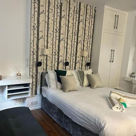 Tree Studio Apartment Barbican F3 Лондон Экстерьер фото