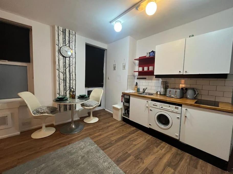 Tree Studio Apartment Barbican F3 Лондон Экстерьер фото