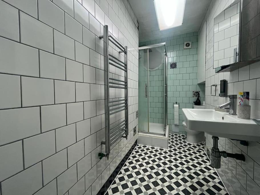 Tree Studio Apartment Barbican F3 Лондон Экстерьер фото